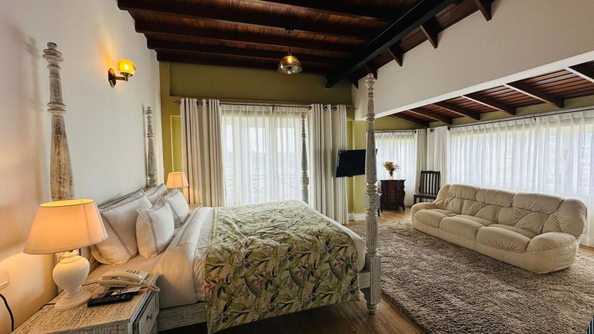 Pedro Barn At Little England Hotel *