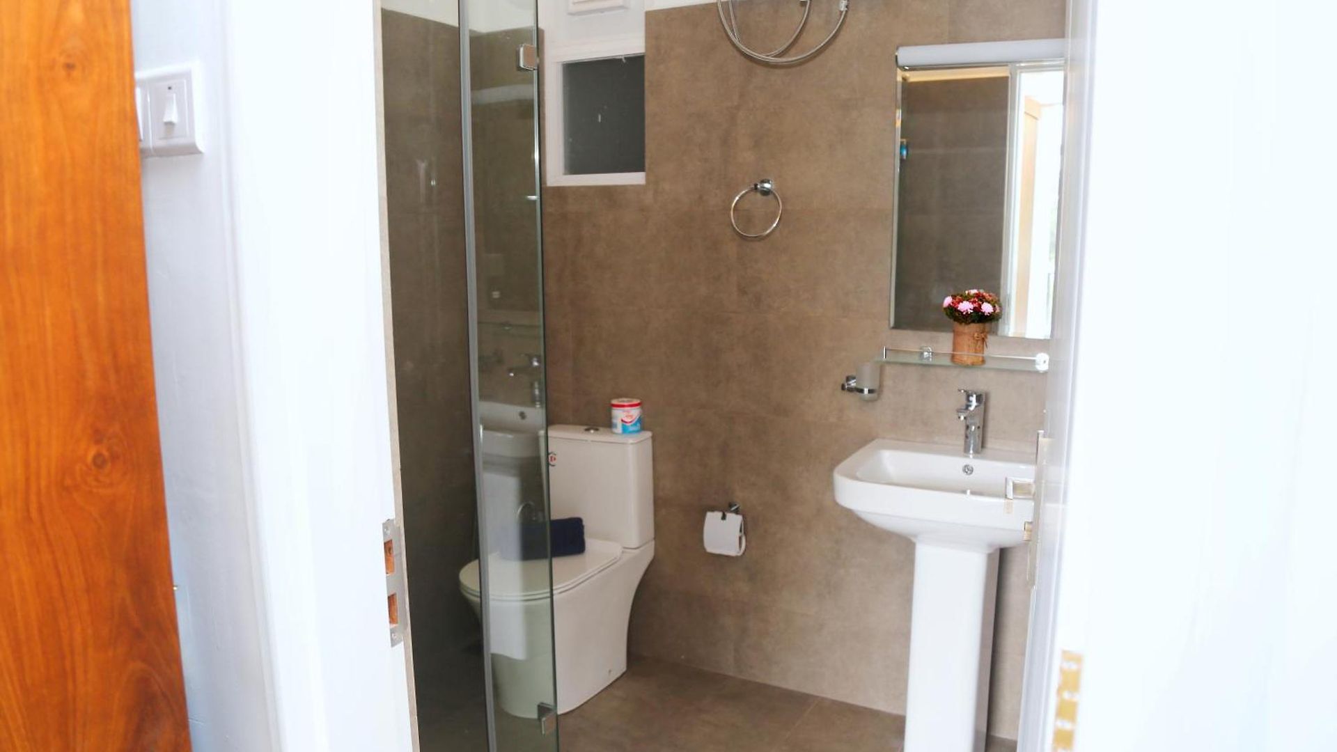 Ajymth Luxury - Lakeview Residencies - F24 *
