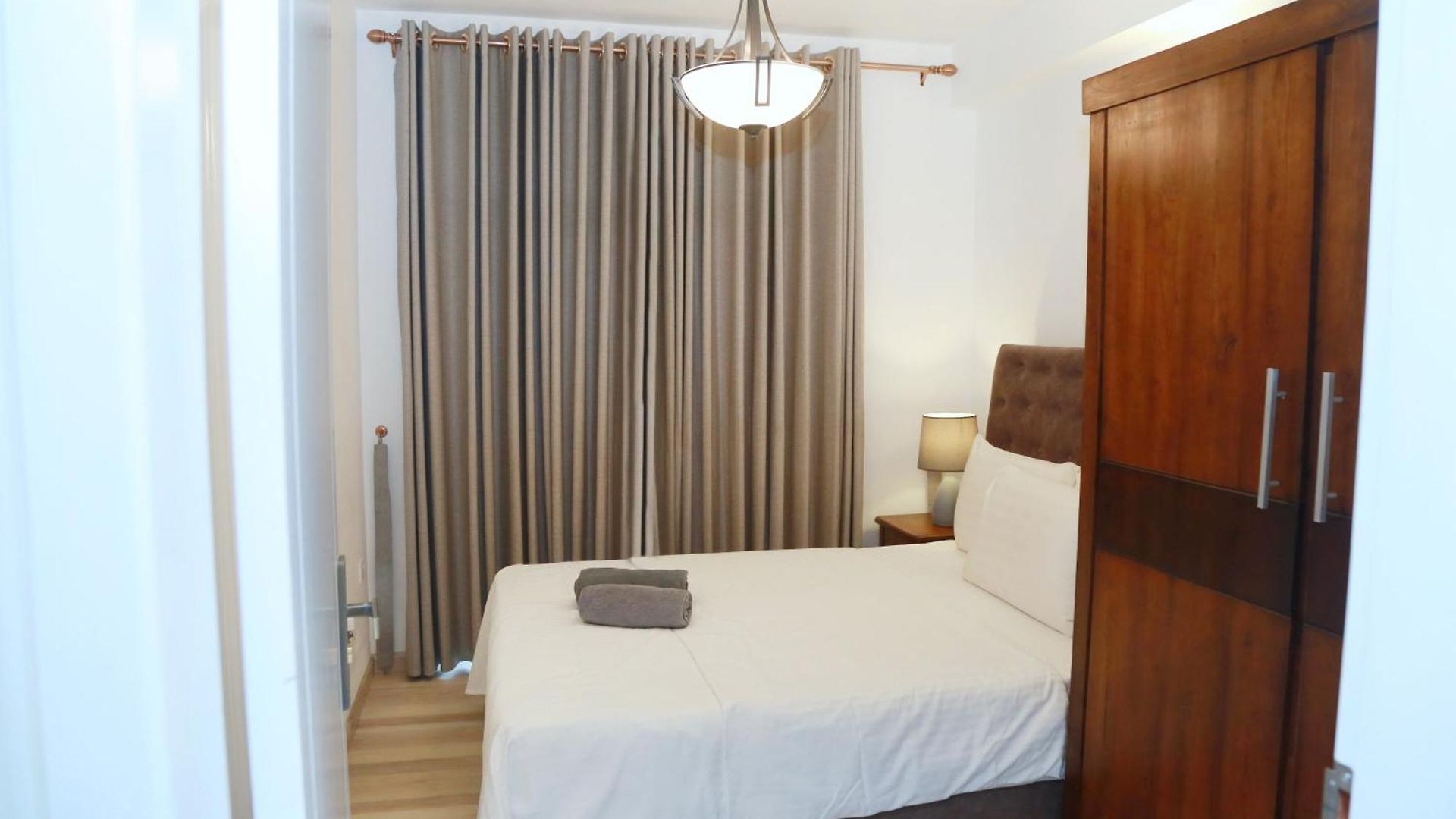 Ajymth Luxury - Lakeview Residencies - F24 Apartment *