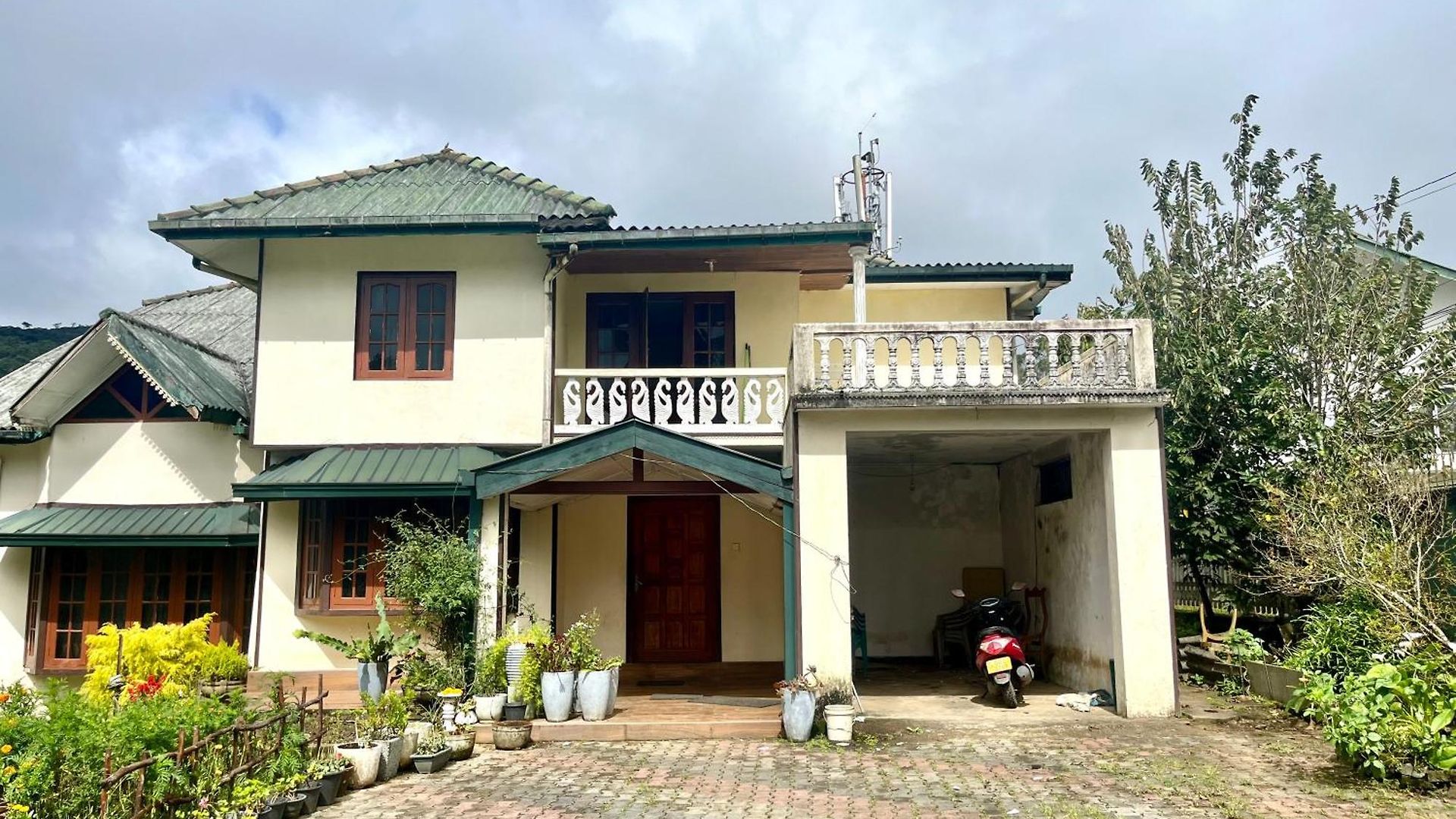 Selis Manor