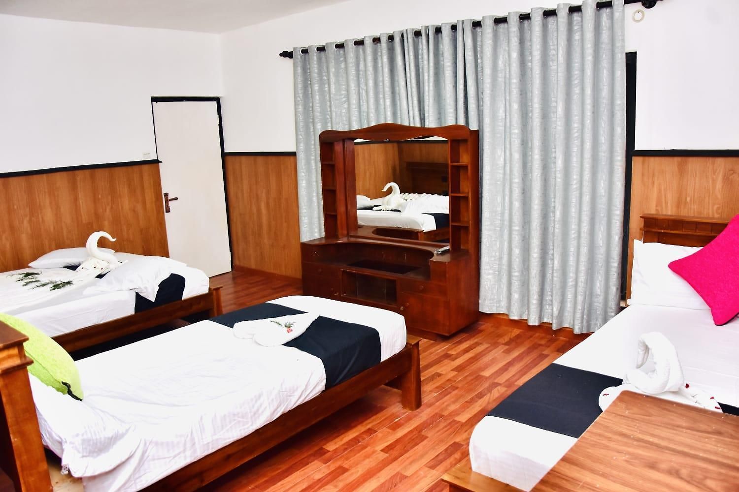 Hotel Nil Palace By Travabay Holidays Nuwara Eliya