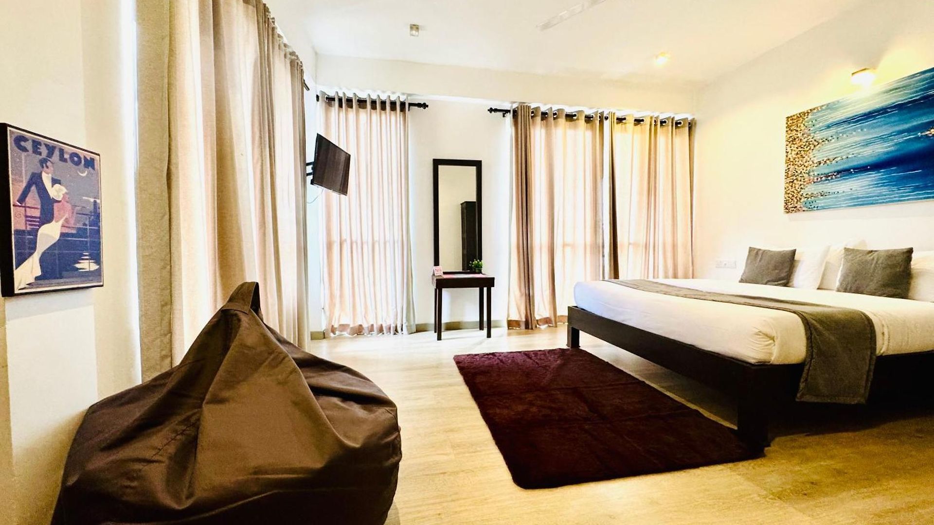 Hotel Queens Mount Glen Heights