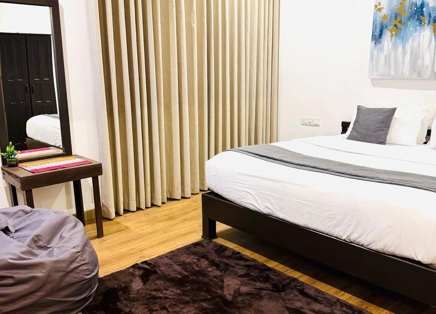 Hotel Queens Mount Glen Heights 2*