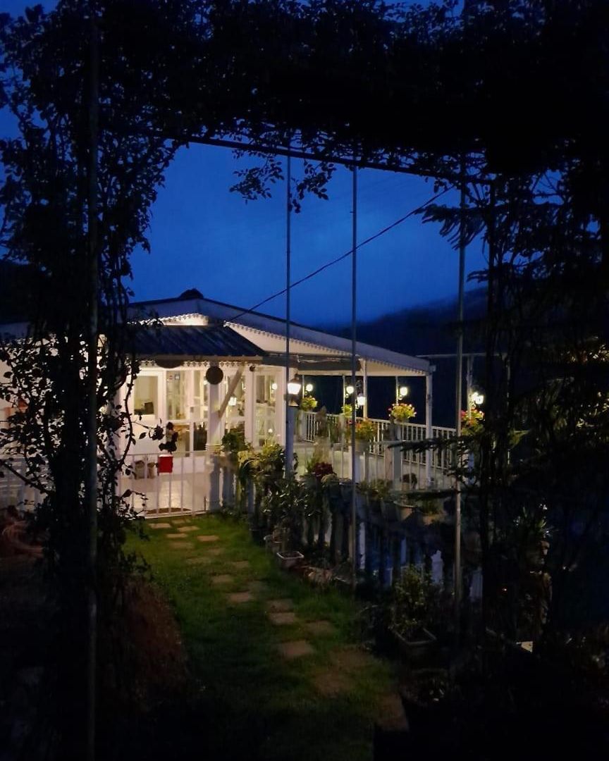 The Nuwaraeliya * Nuwara Eliya