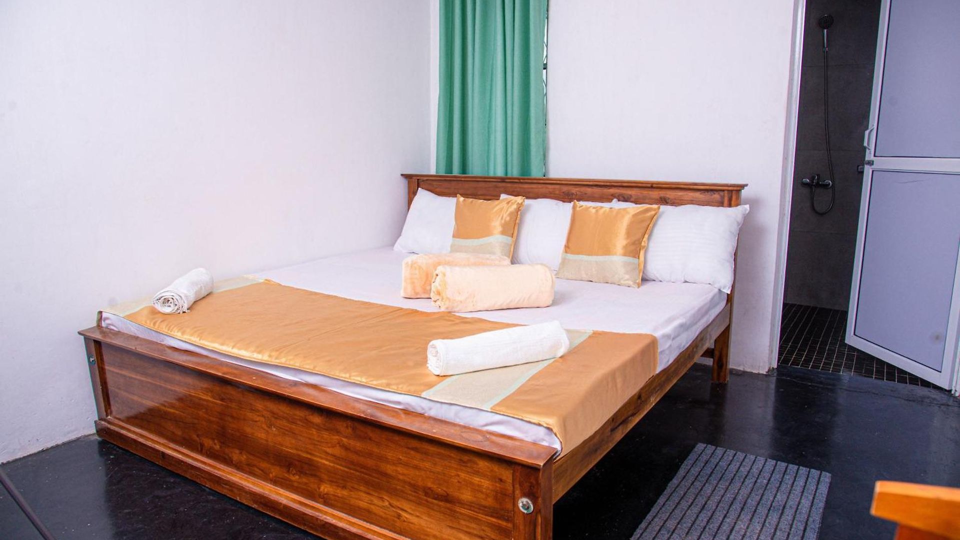 Inn Rose Palace