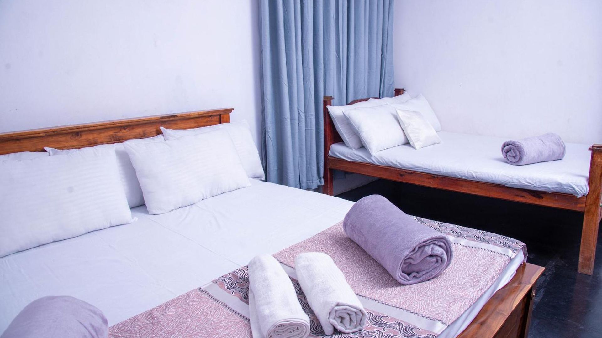 Rose Palace Inn *