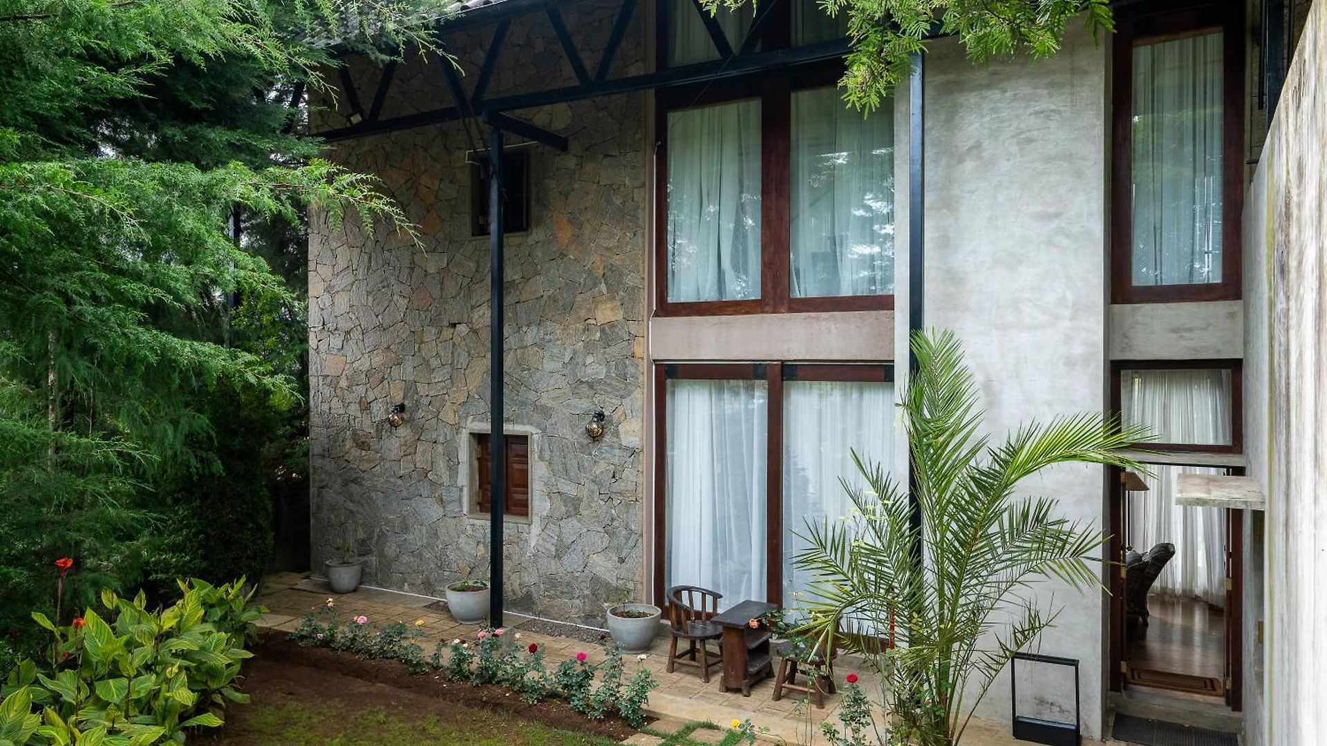 Bed & Breakfast Tathya Hills - Boutique Garden Escape