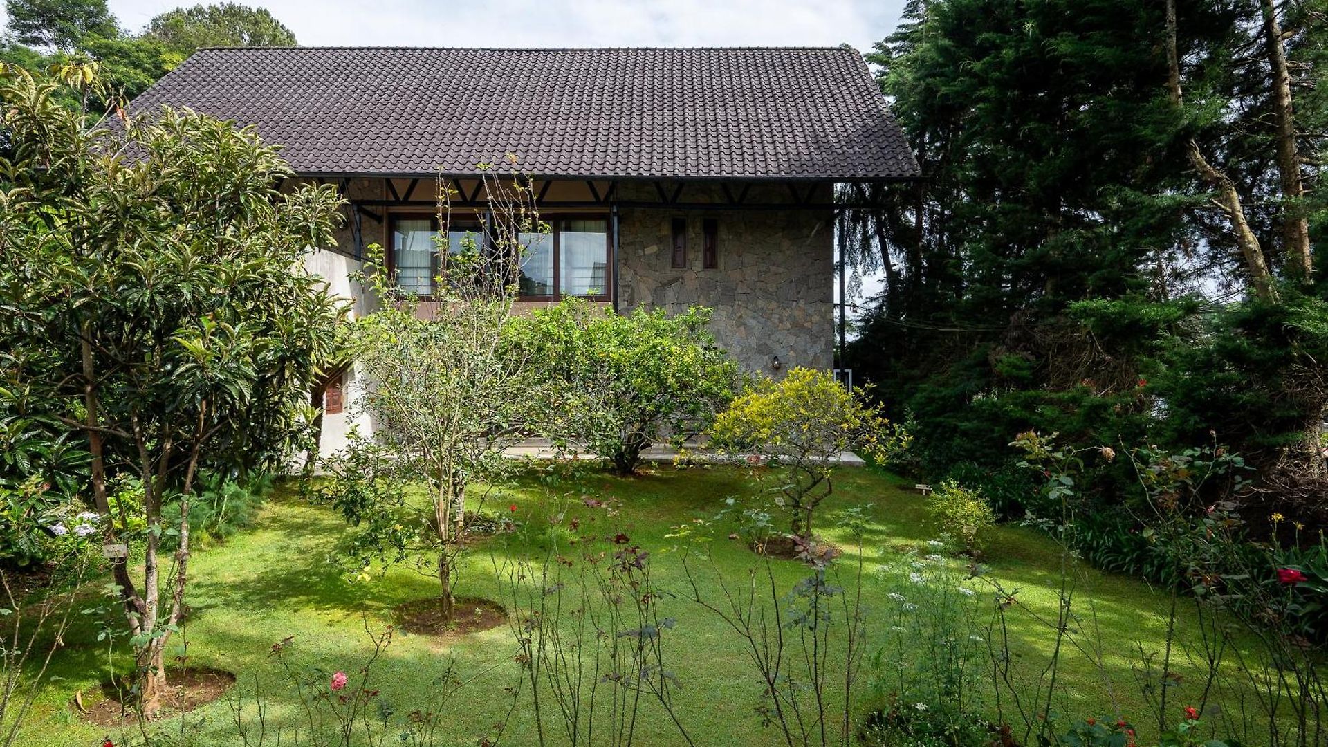 Tathya Hills - Boutique Garden Escape Bed & Breakfast Nuwara Eliya