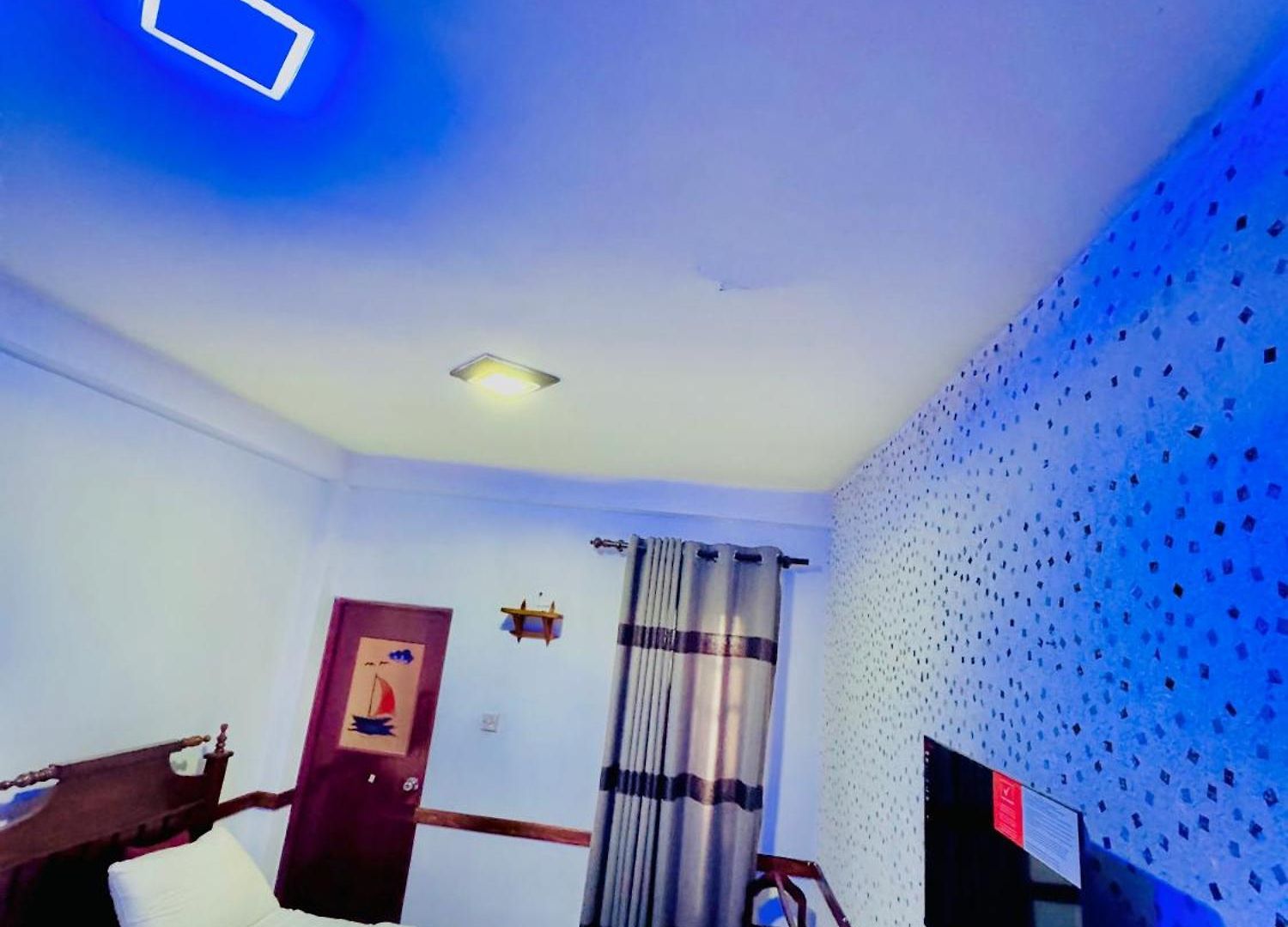 White Tower Hotel *