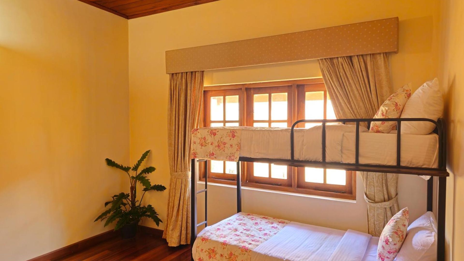 Hotel The Loris Manor *