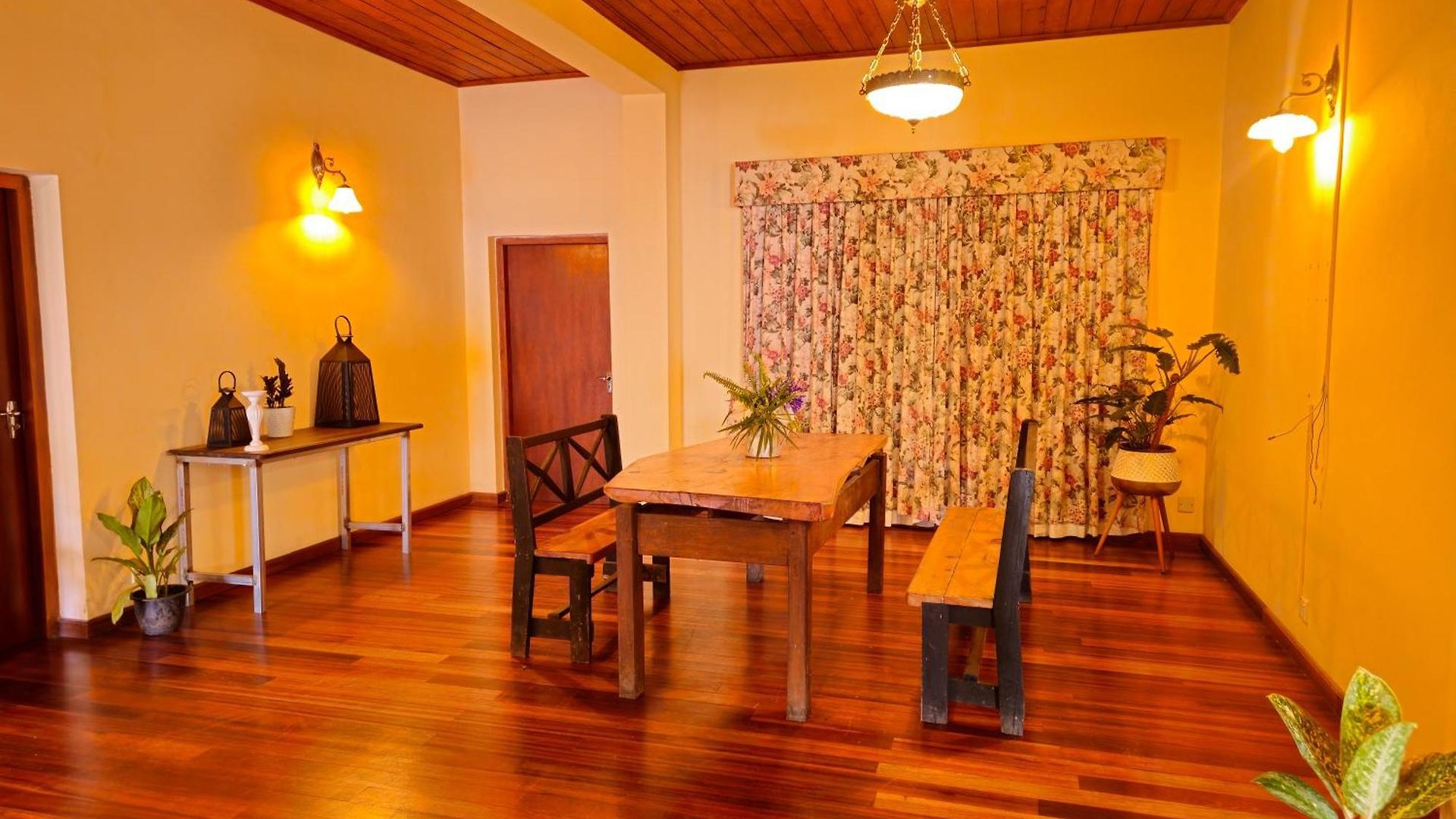 The Loris Manor Hotel