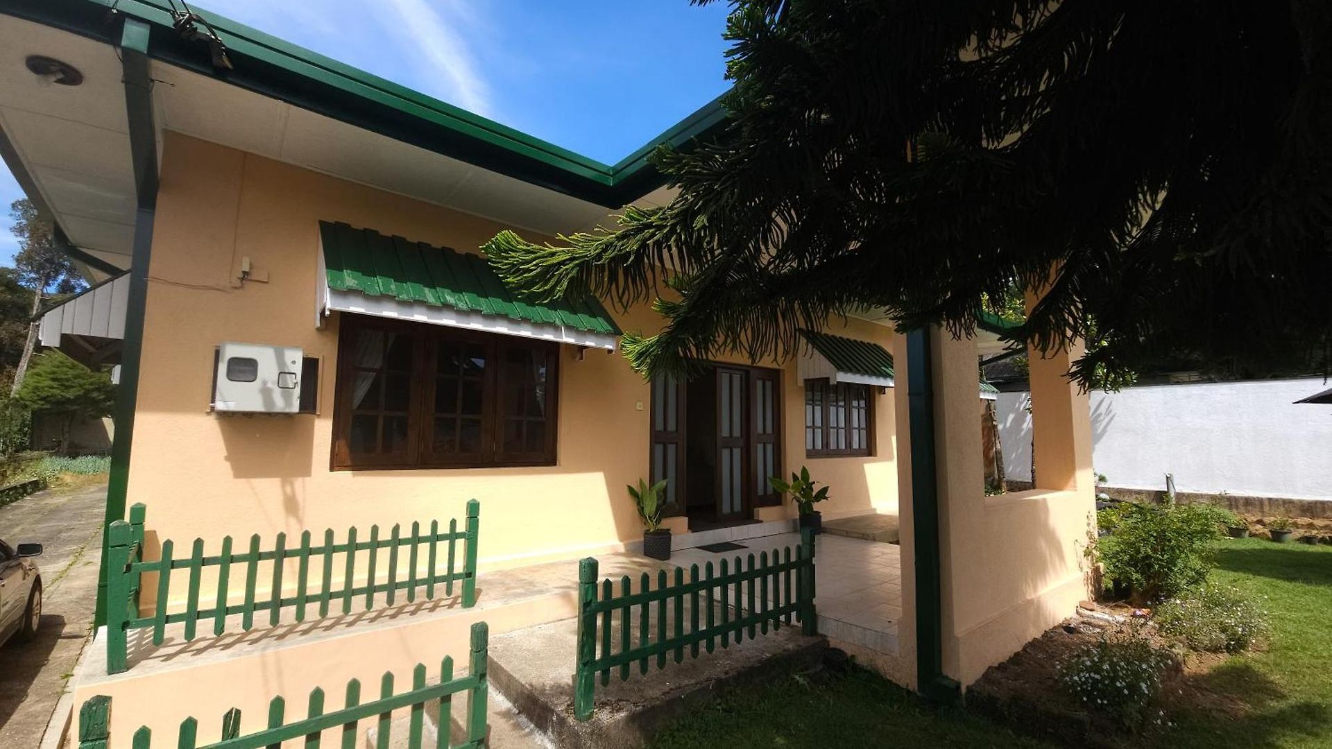 Hotel The Loris Manor *