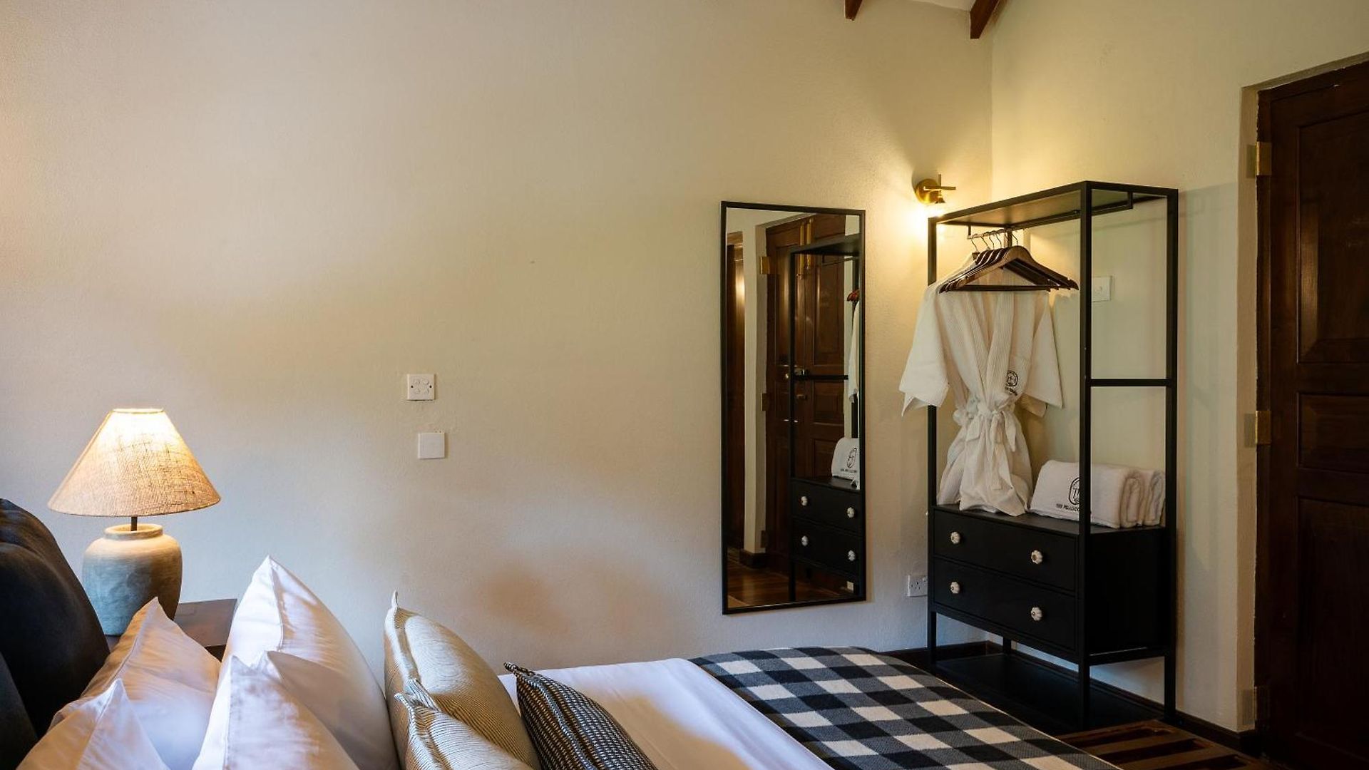 Bed & Breakfast Tathya Hills - Boutique Garden Escape Nuwara Eliya