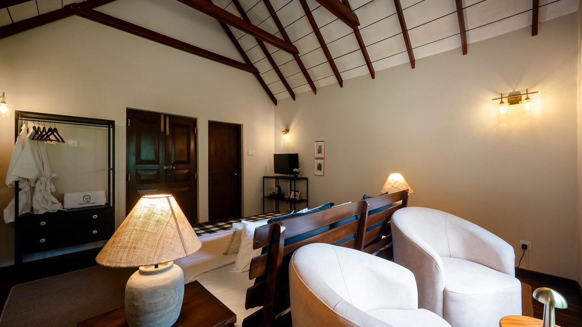 Bed & Breakfast Tathya Hills - Boutique Garden Escape