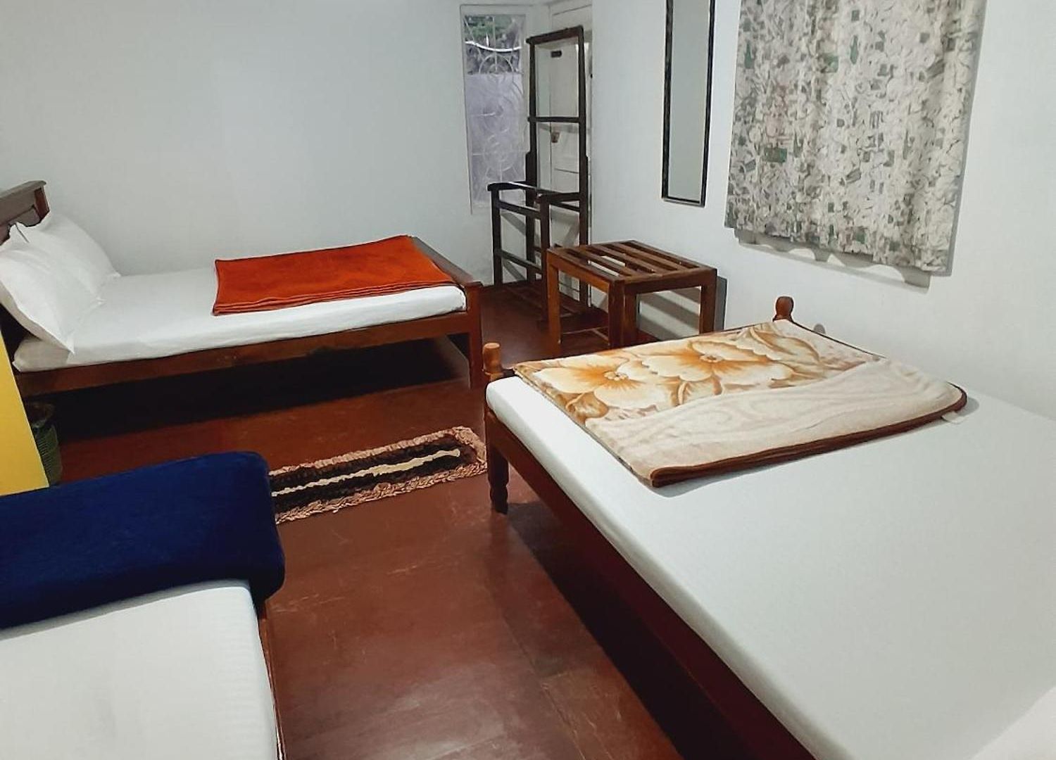 Hostel - *