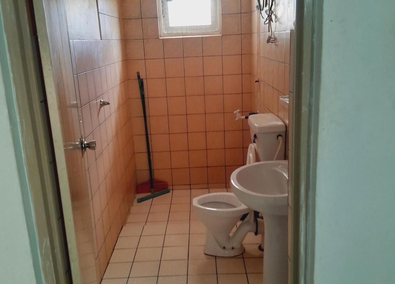 Hostel - *
