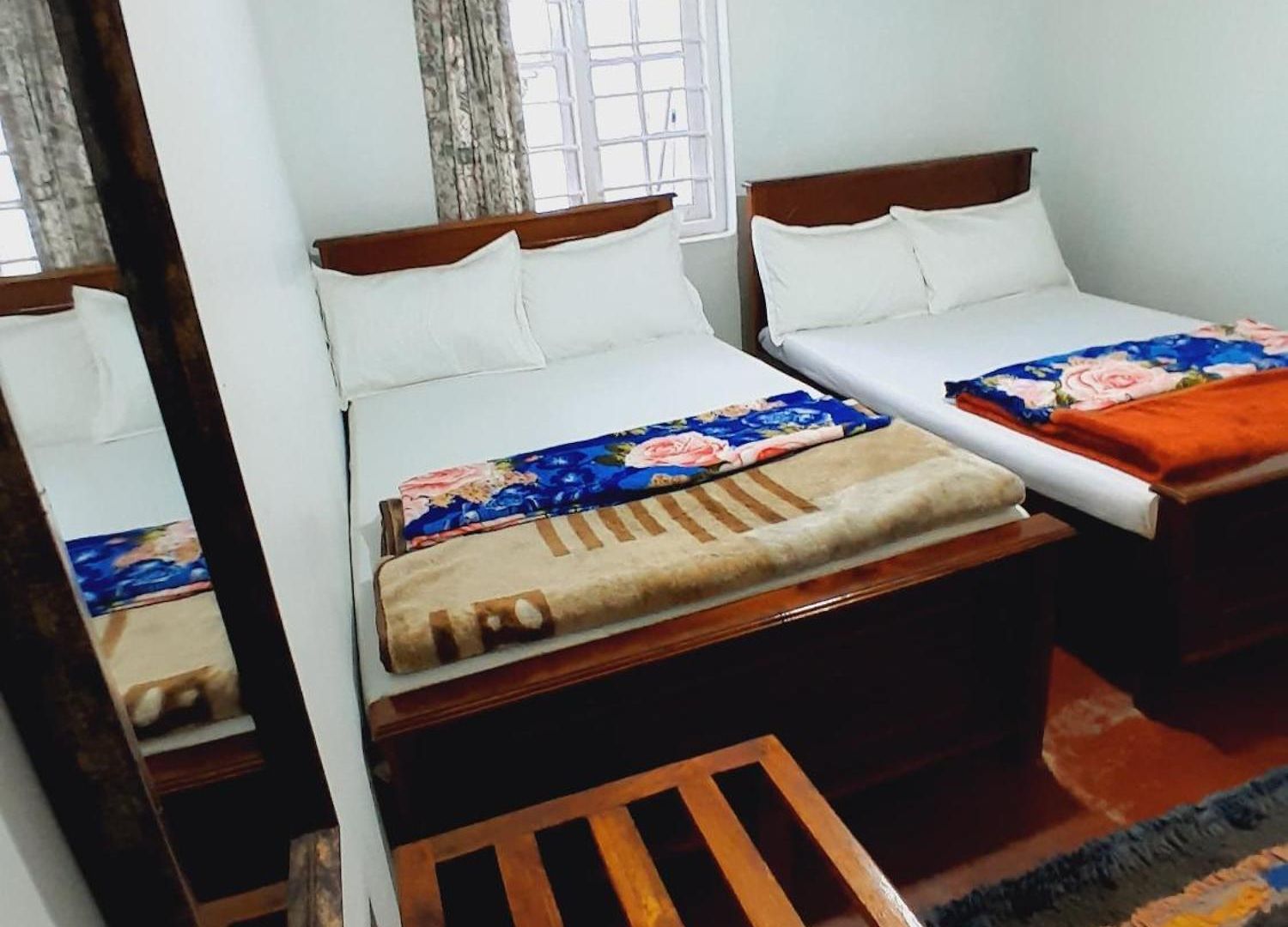 Hostel - *