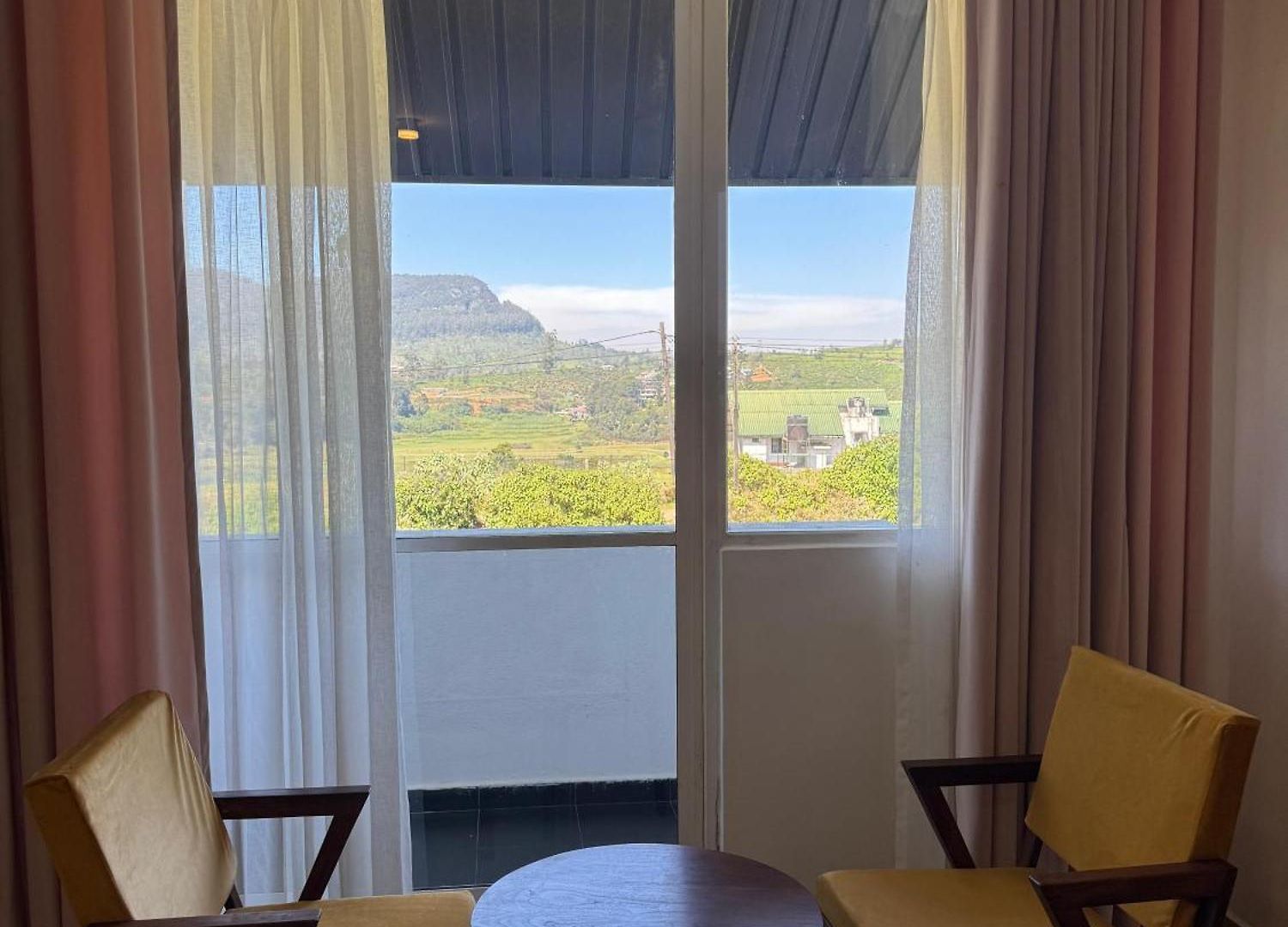 Country Club Hotel 3*