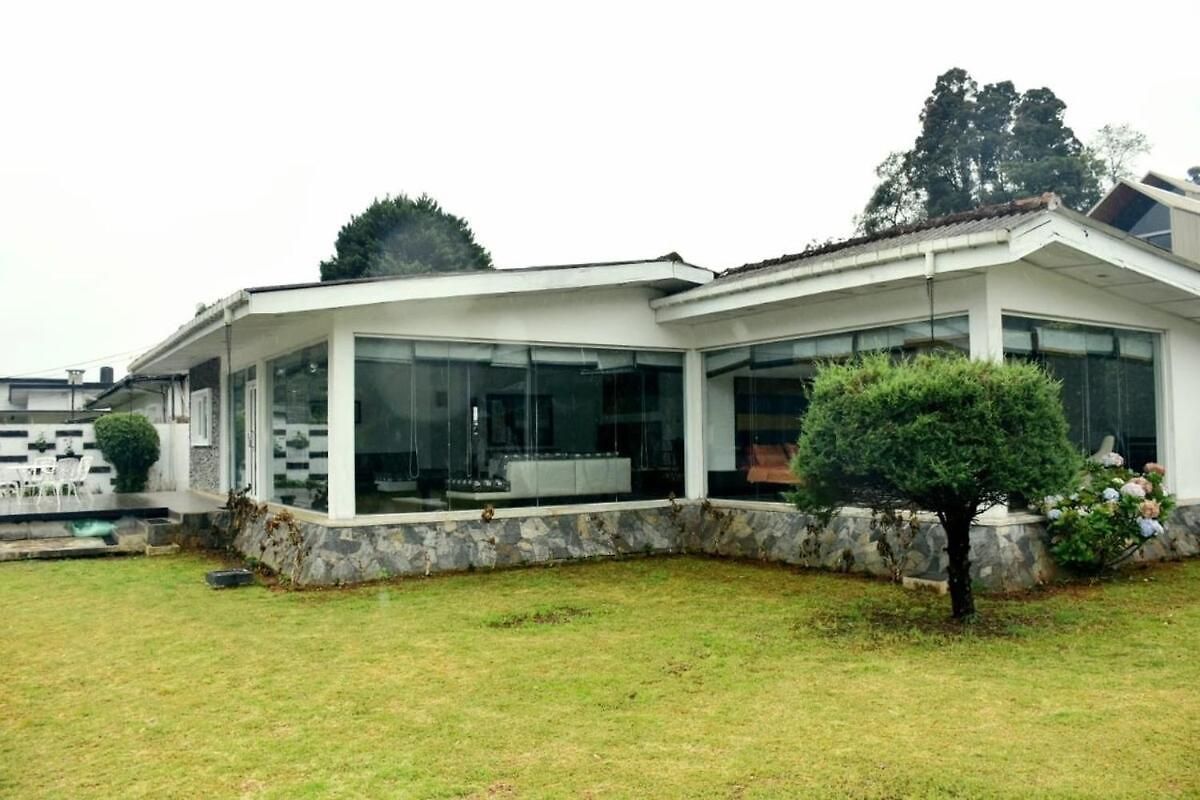 The Sixth, Villa *