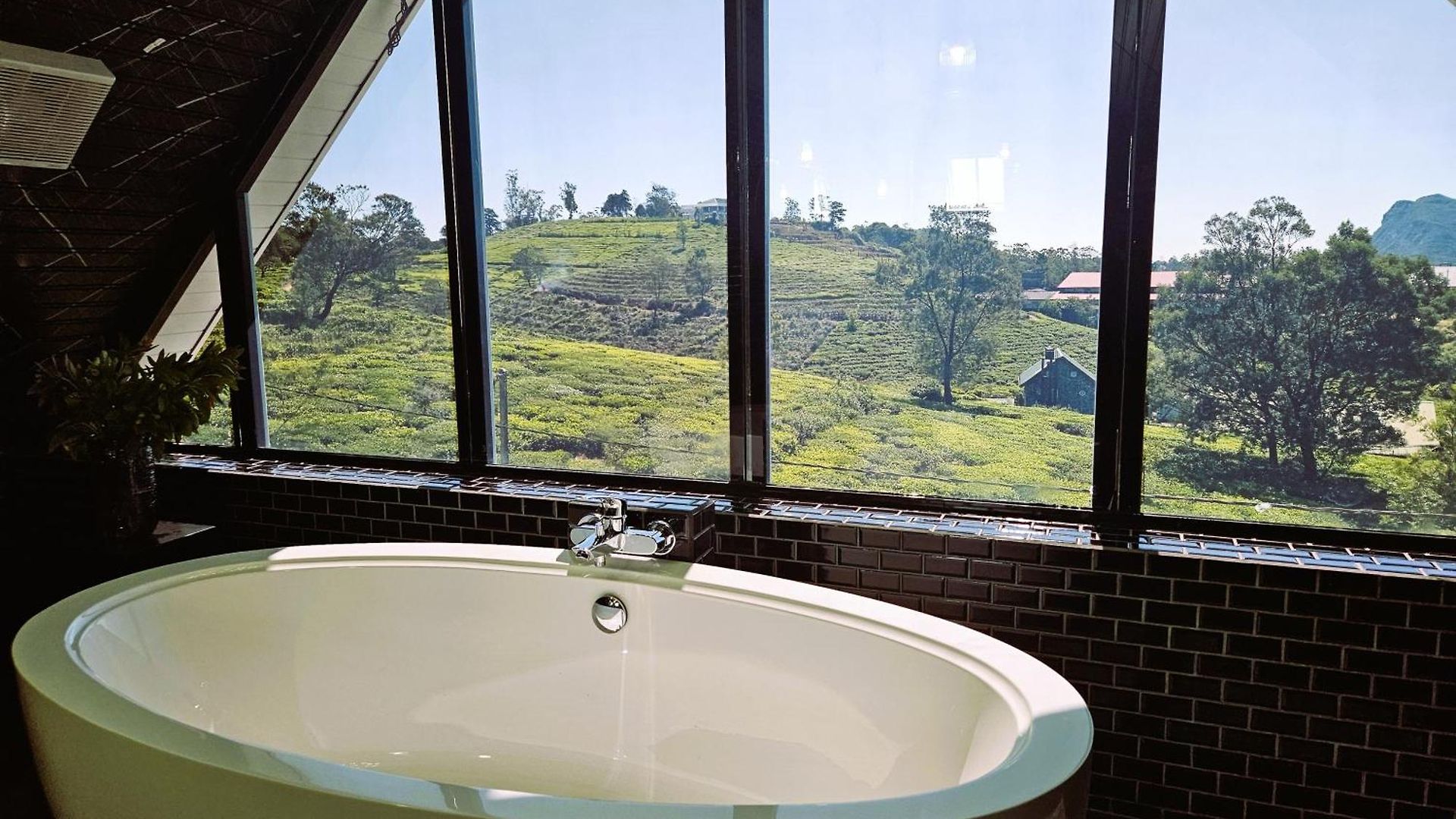 Private By The Tea Estate *