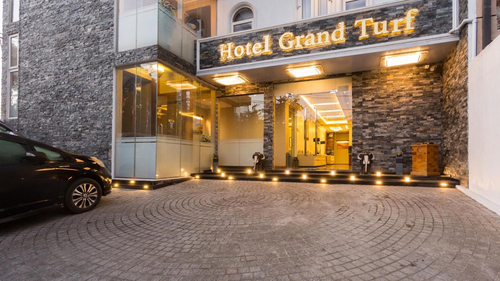 Grand Turf Hotel