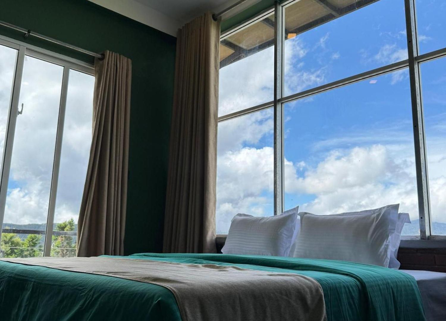 Hotel Cloudscape Breeze