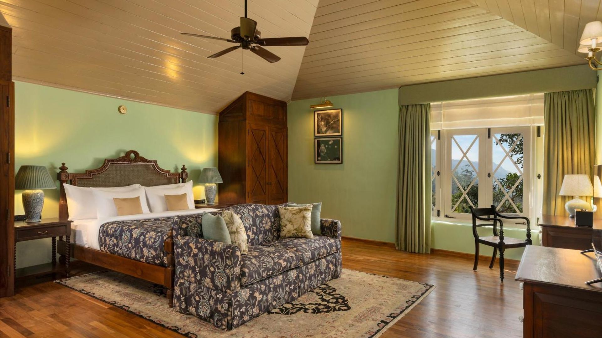 Uga Halloowella Hotel 5*