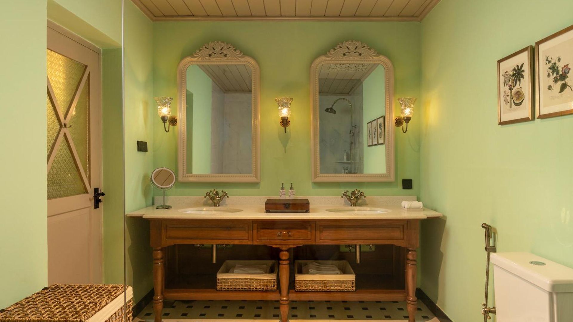 Uga Halloowella Hotel 5*