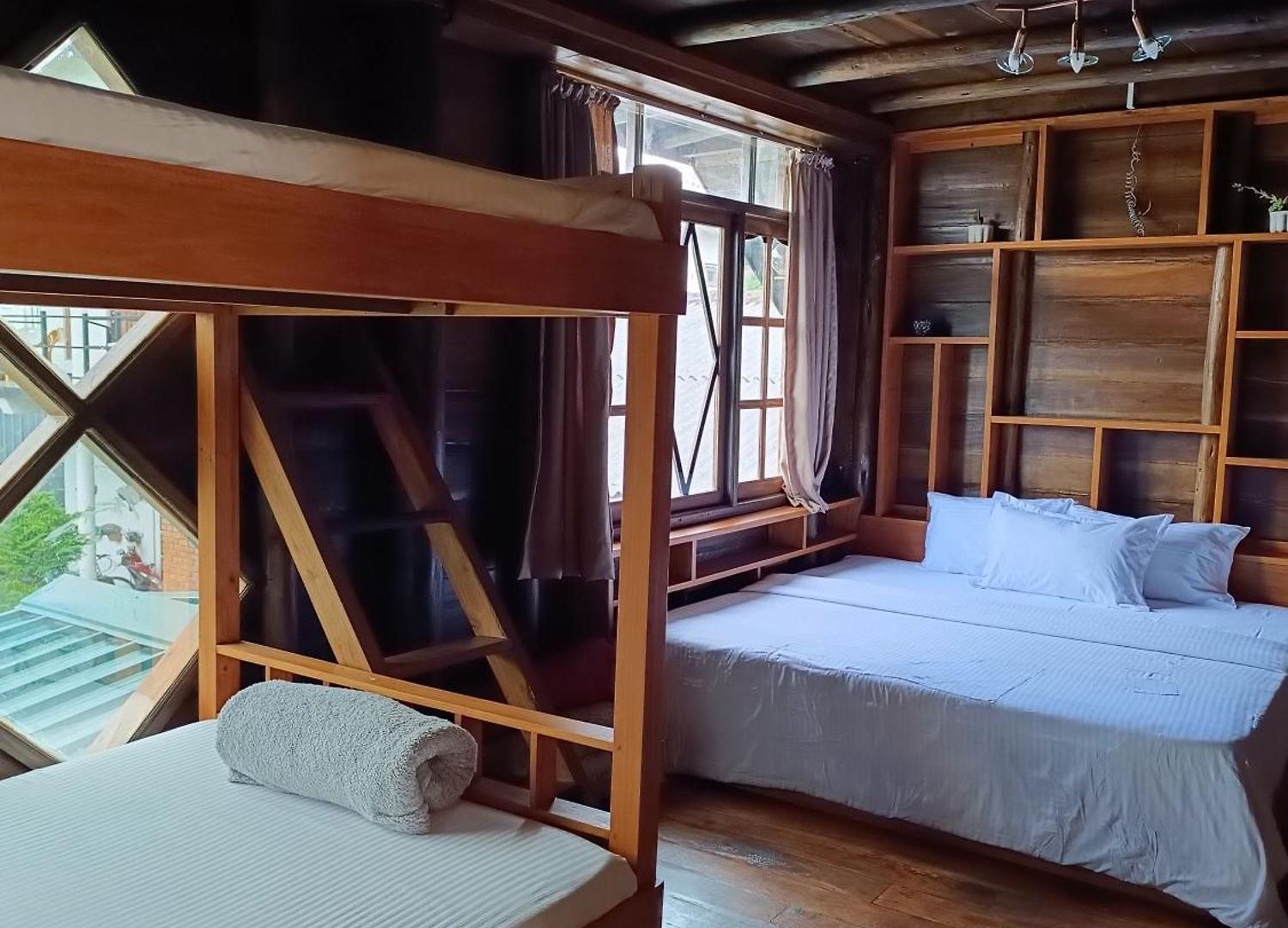 Rc Quirky Wood House *