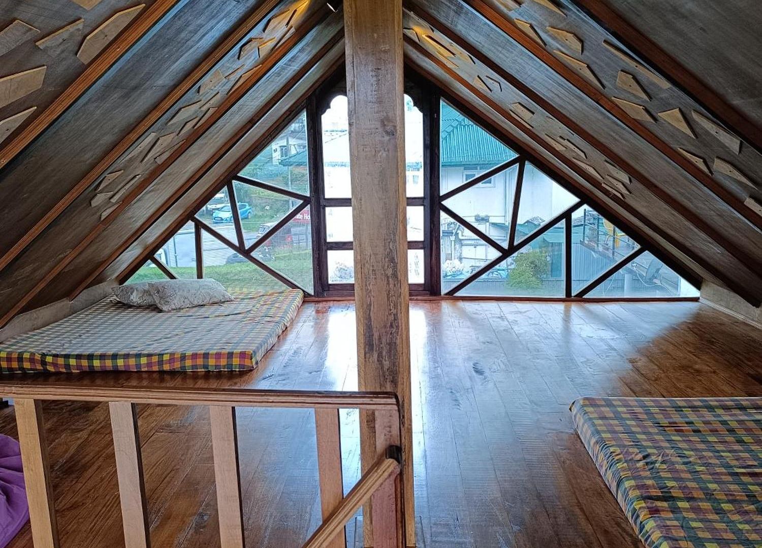 Rc Quirky Wood House *