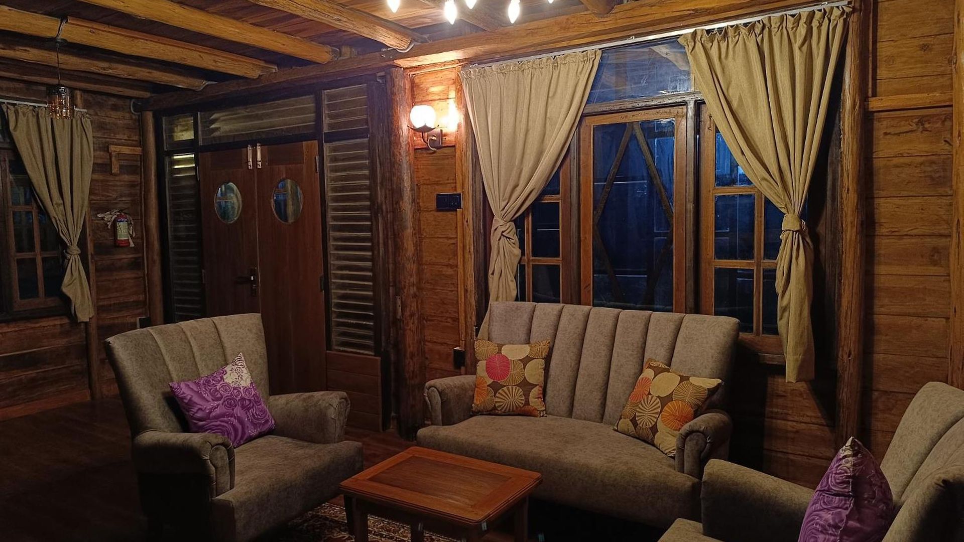 Rc Quirky Wood House *