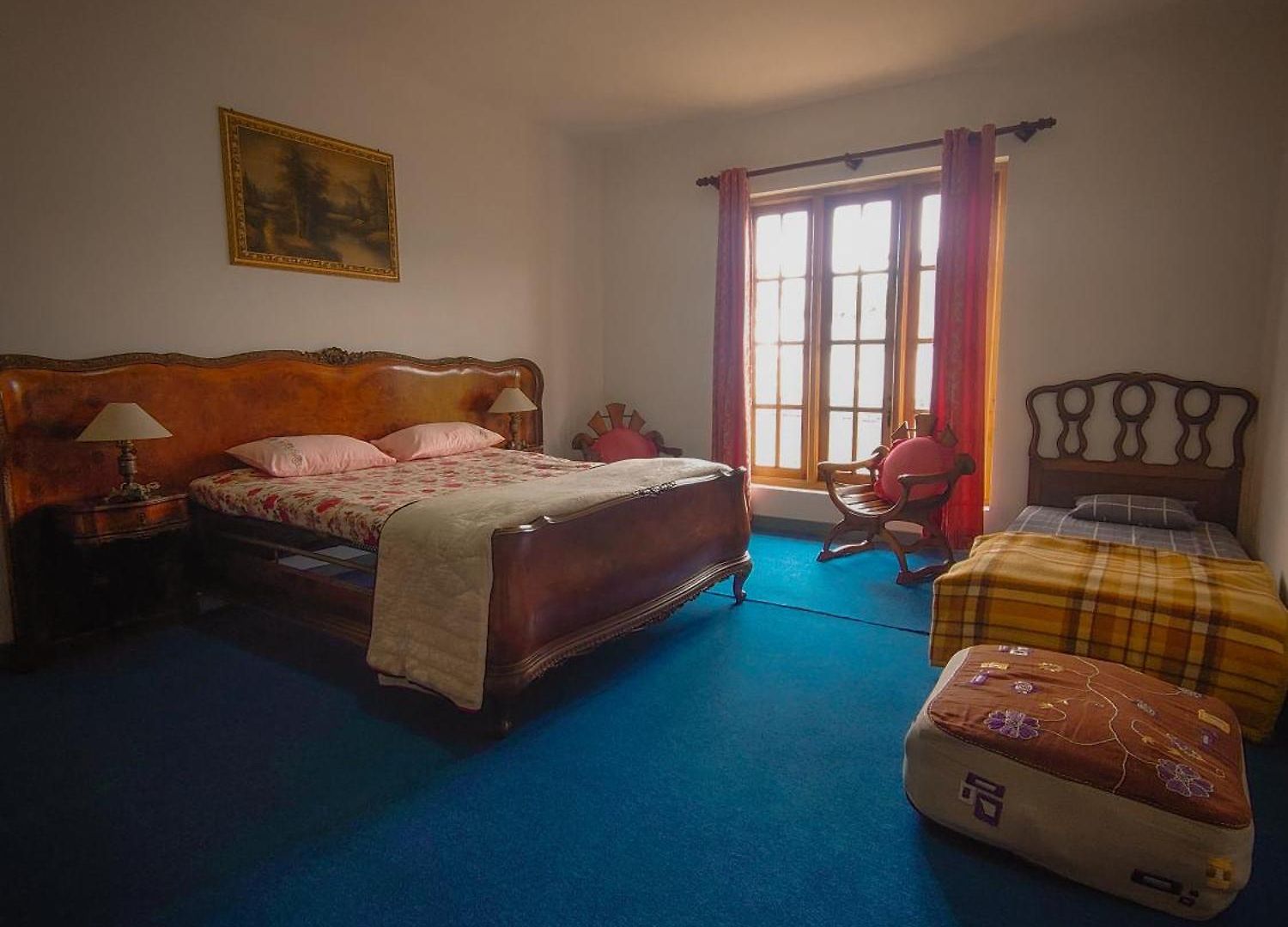 - Guest house *