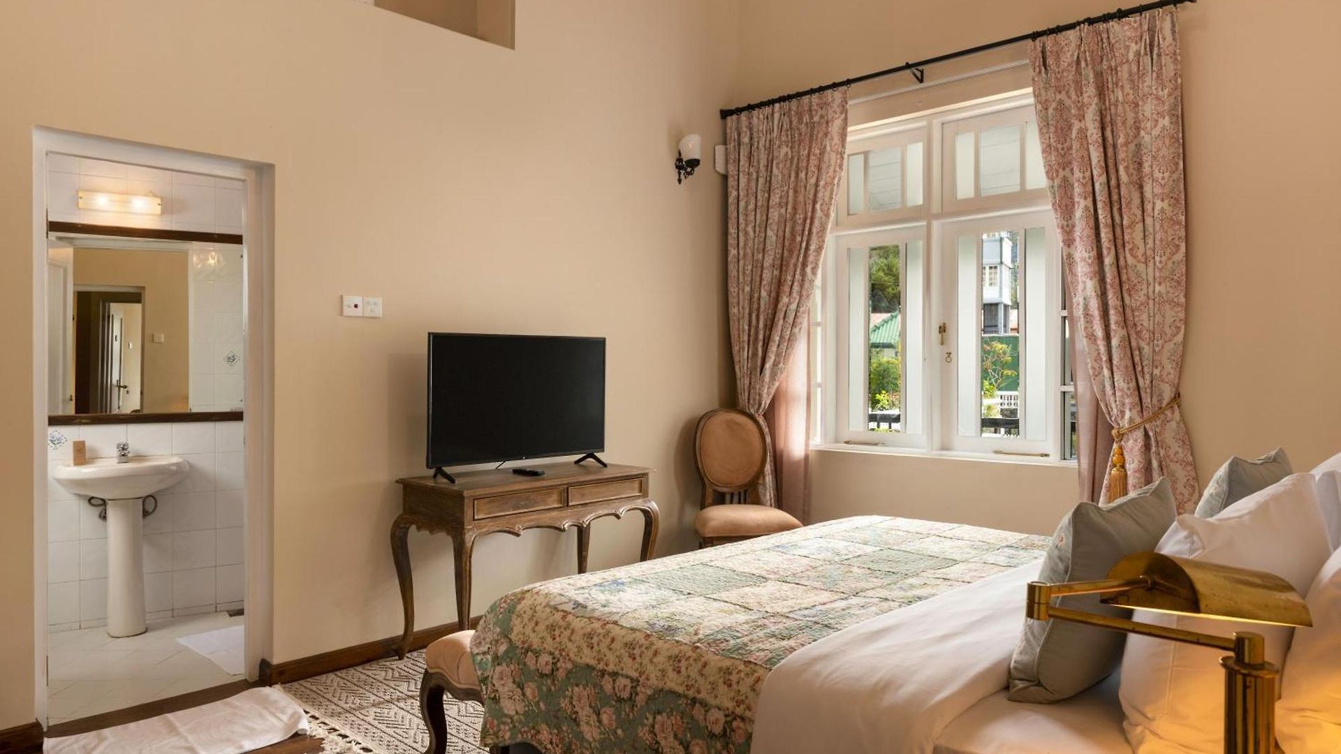 Grand By Seven Angels Hotel *