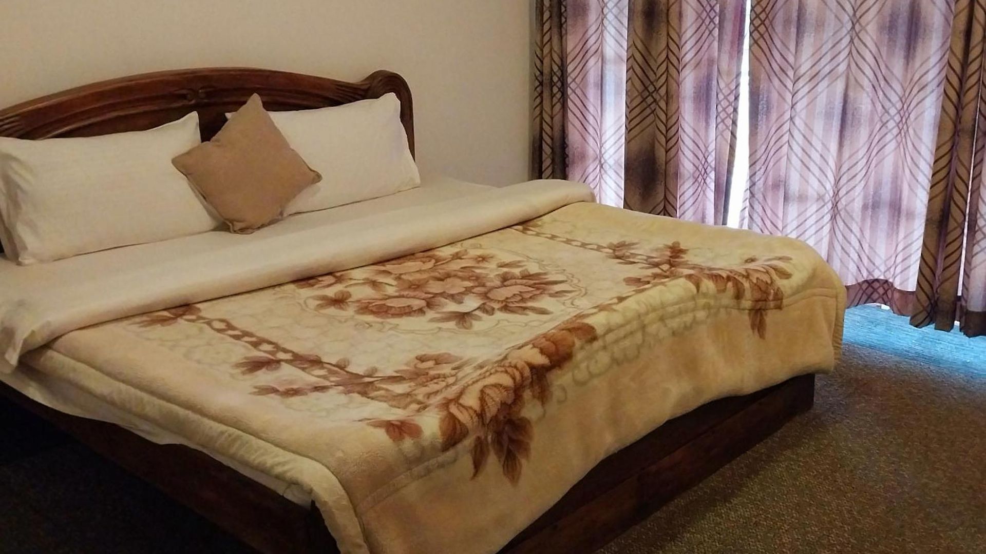 Drizzle Ridge Hotel 4*