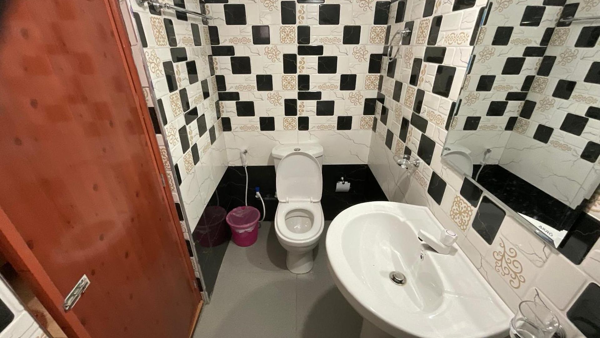 Guest house Mist - With Attached Bathrooms Nuwara Eliya