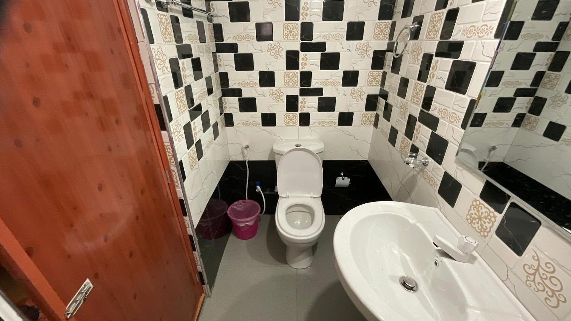 Guest house Mist - With Attached Bathrooms