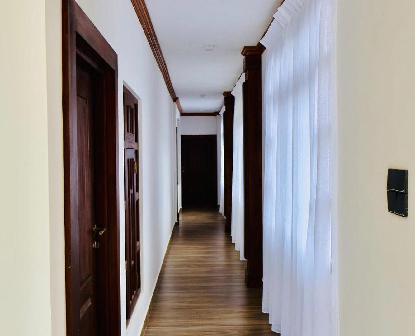 Winchester Hotel *