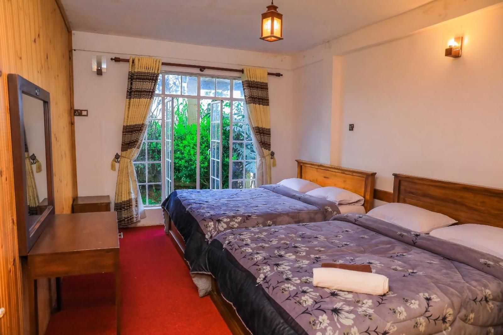 Hotel Single Tree