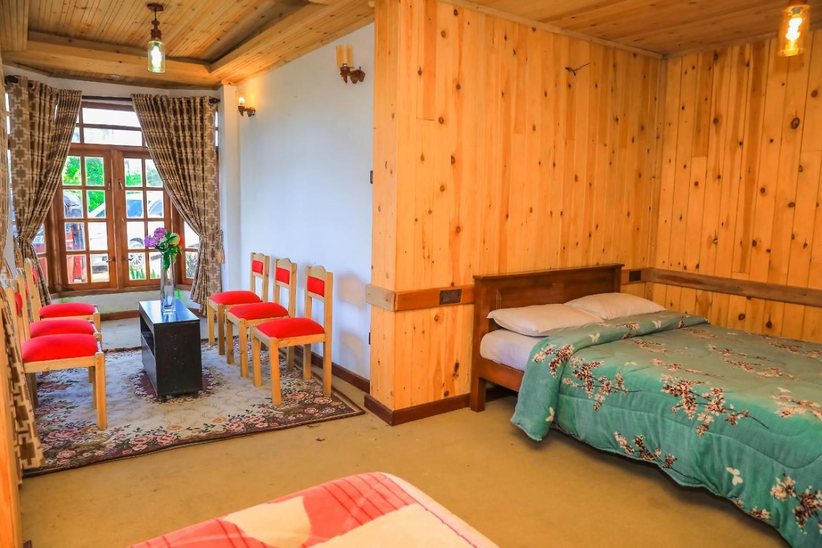 Single Tree Hotel *