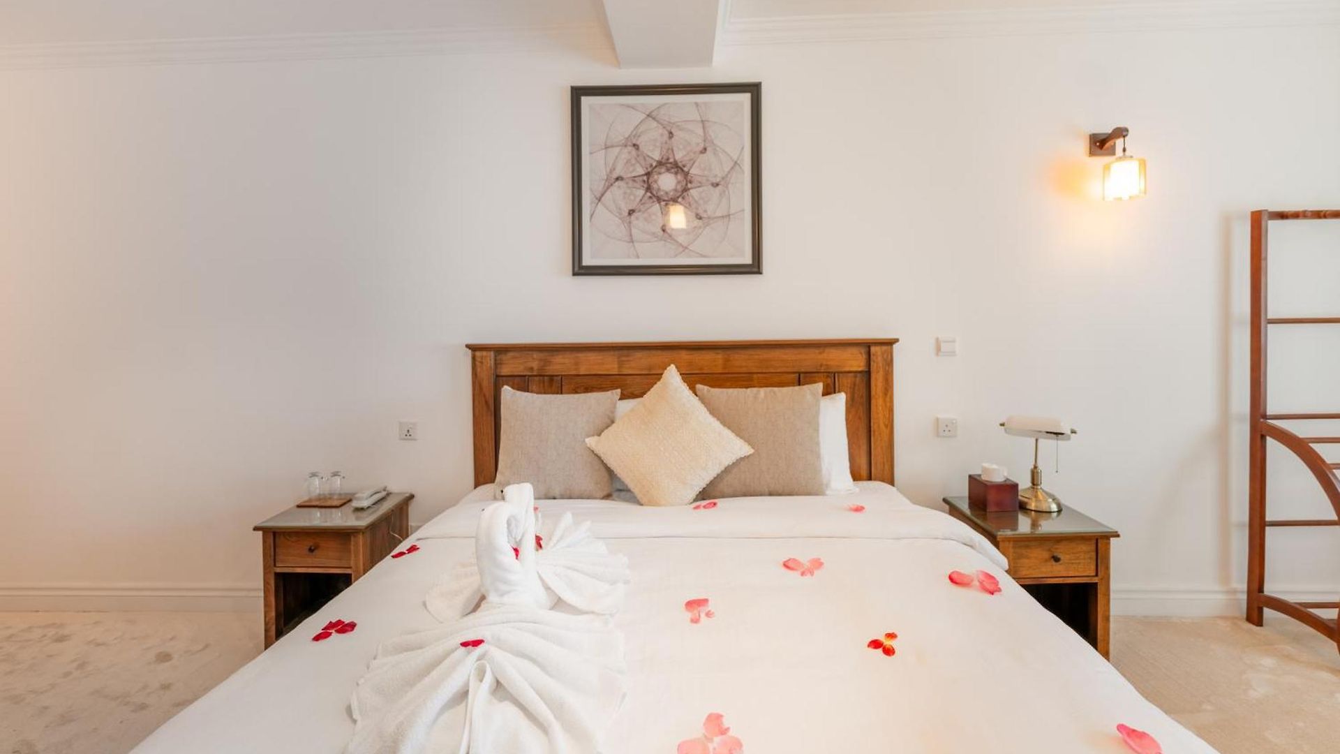 Croft Hotel *