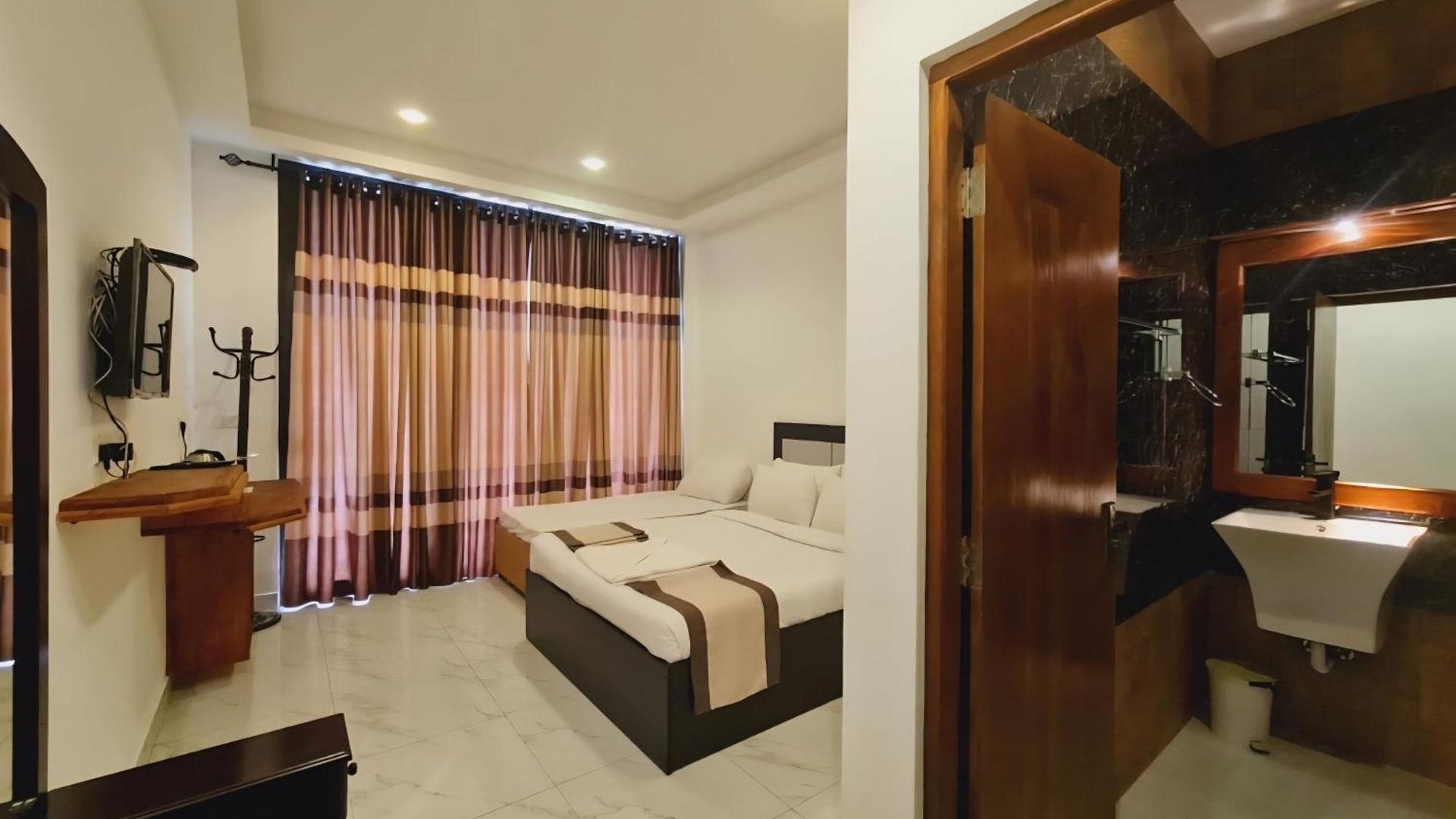 Rich Hotel