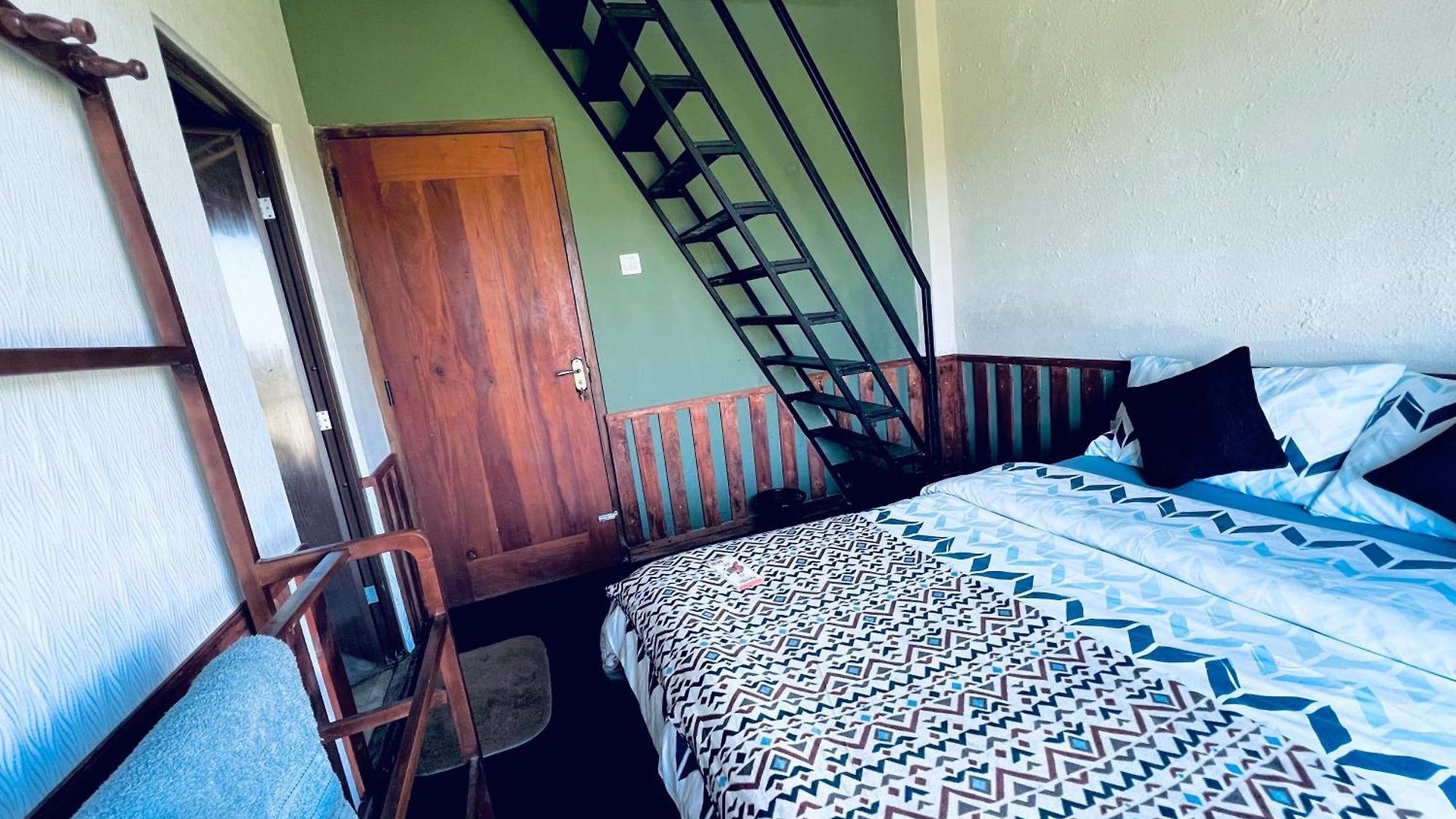 Rustique House Dbl Homestay Nuwara Eliya