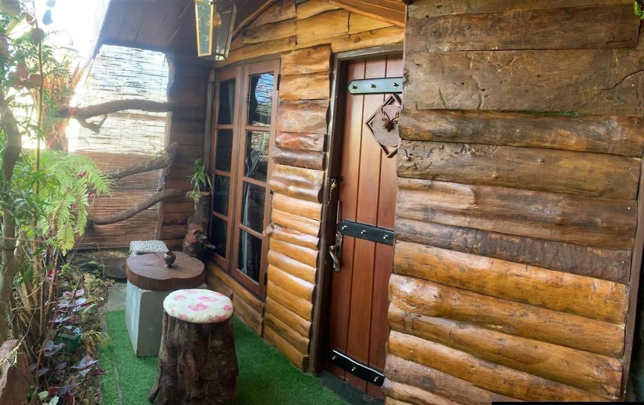 20/20 Wood Homestay *