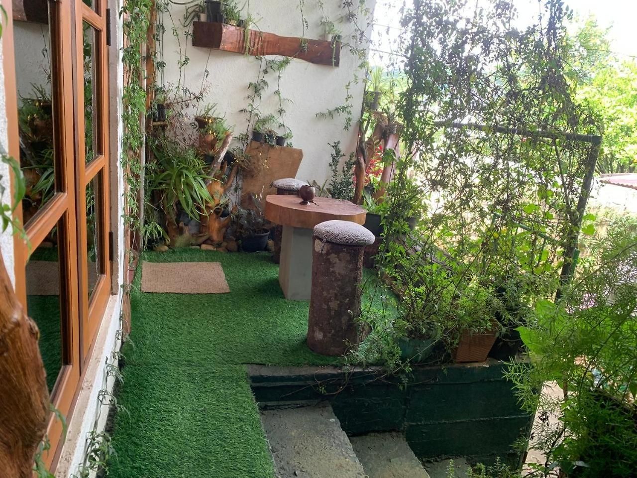 20/20 Wood Homestay Nuwara Eliya