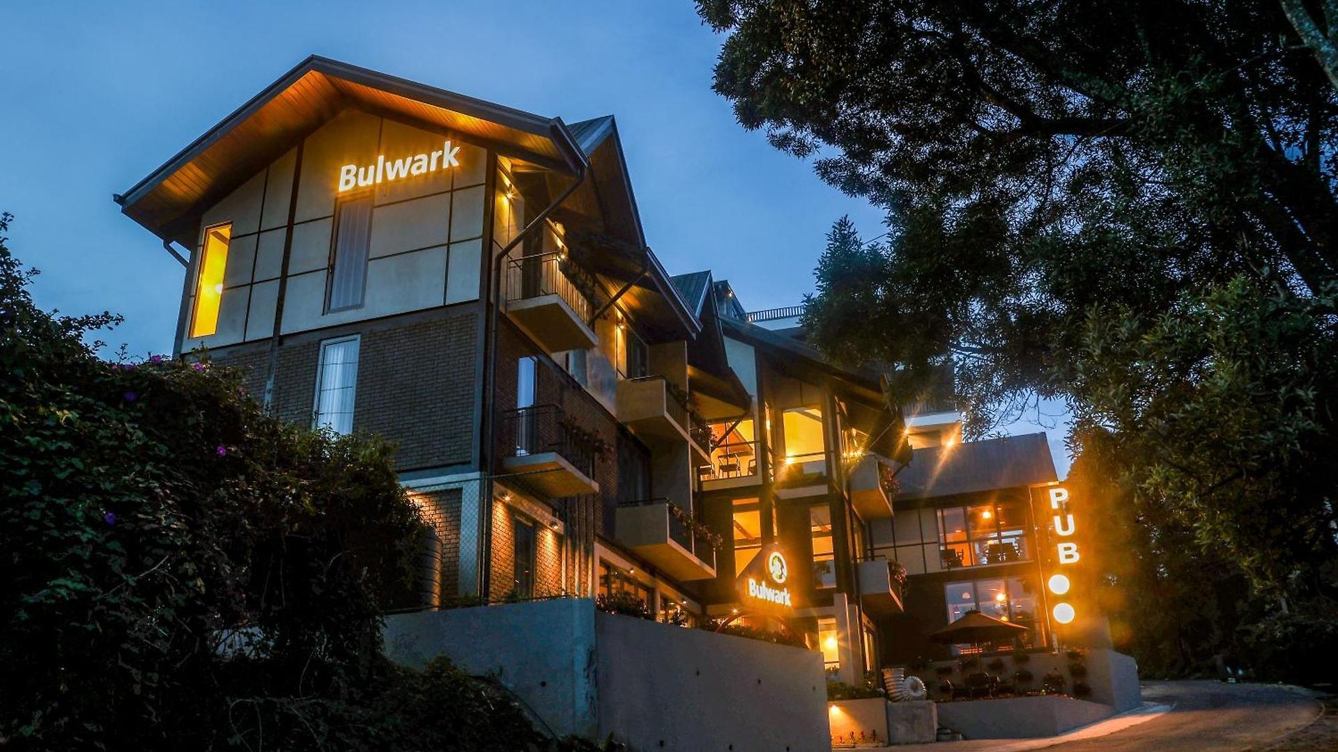 Hotel Bulwark *