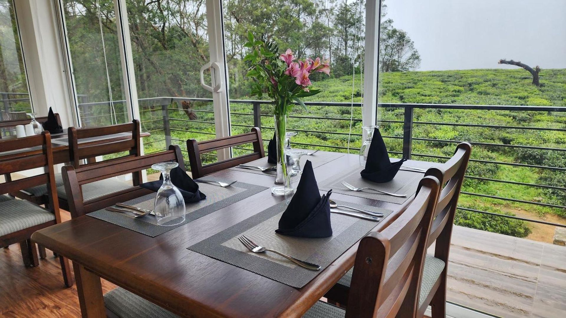 Mountain Misty-nuwaraeliya Hotel