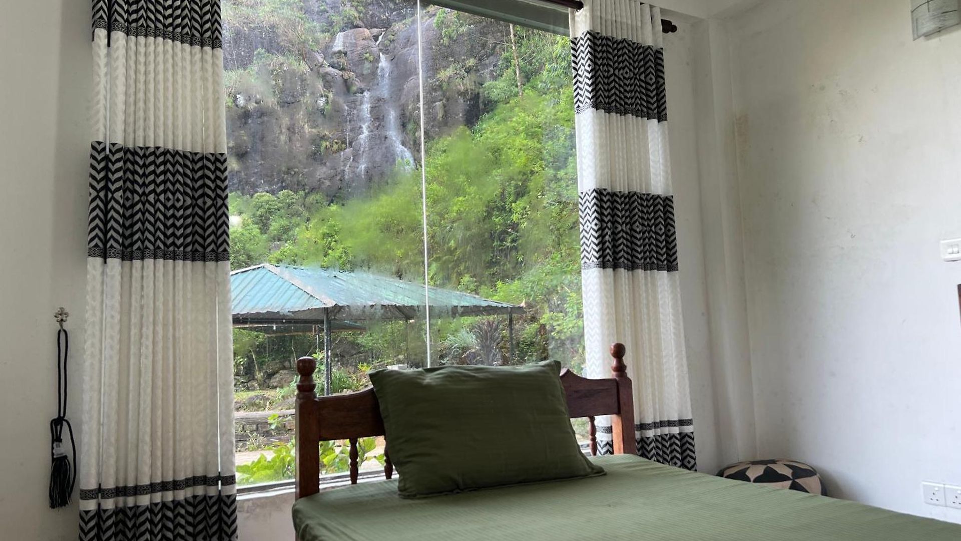 Crimple * Nuwara Eliya