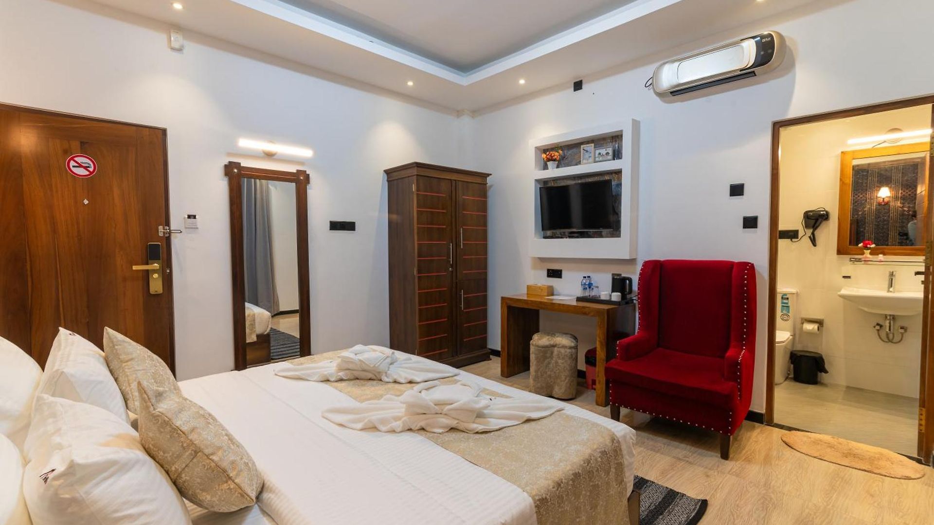 Twin Red - Luxury With Mountain View Hotel