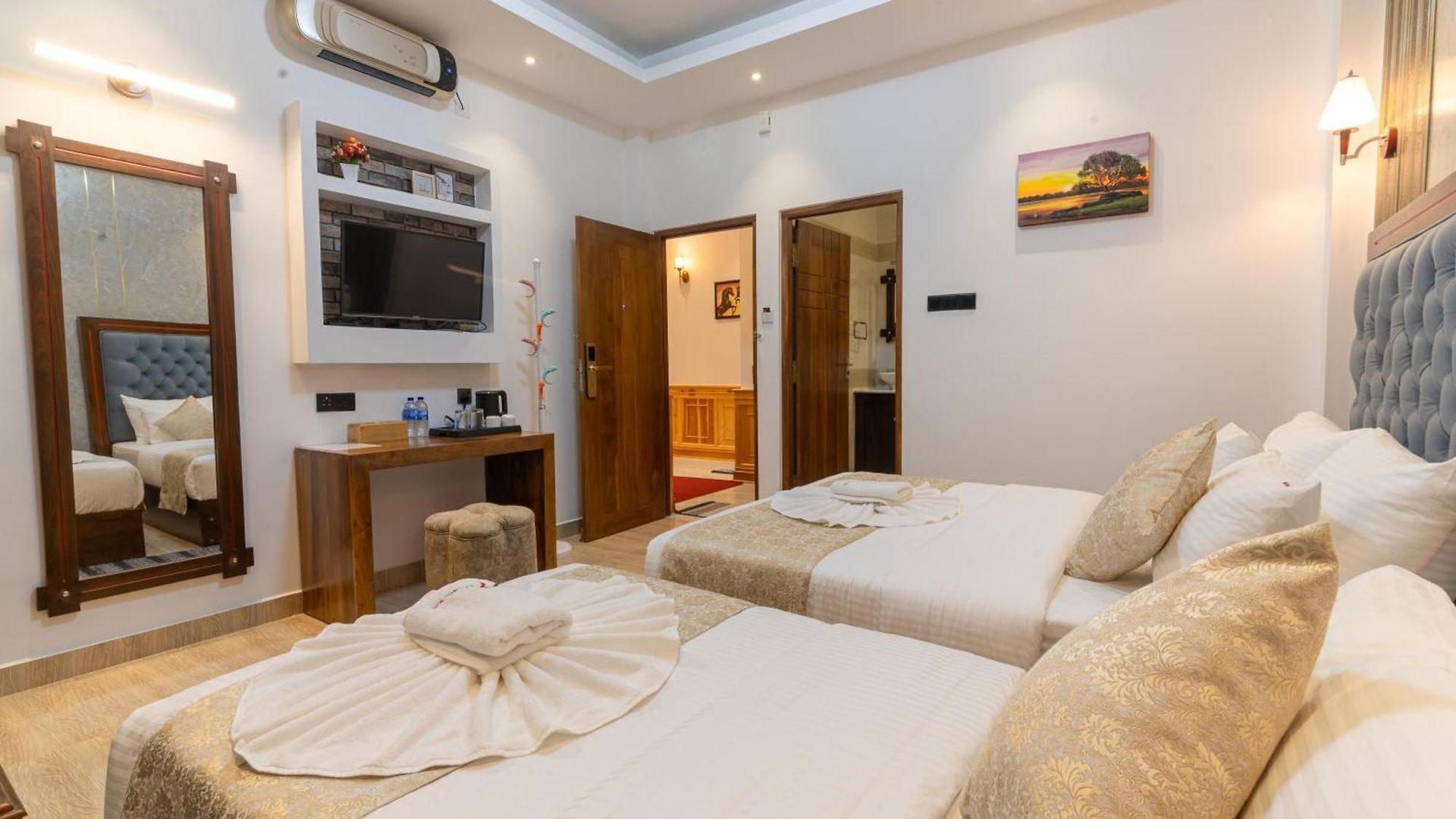Twin Red - Luxury With Mountain View *