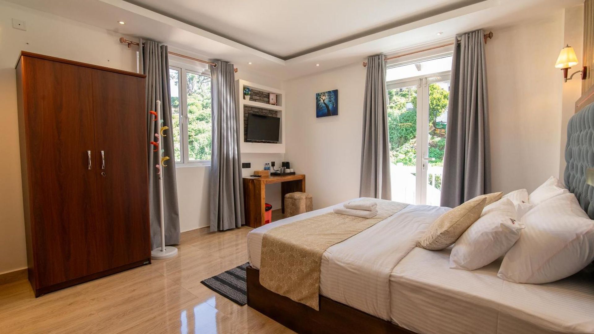 Hotel Twin Red - Luxury With Mountain View